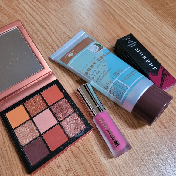 HUDA BEAUTY Other - makeup lot huda beauty eyeshadow
